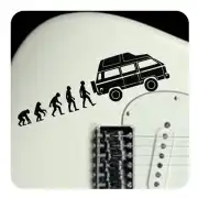 Adhesivo de evolución humana y furgoneta aplicado sobre la superficie de una guitarra