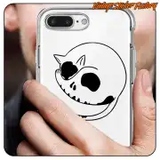 Design de chat aux traits de crâne appliqué sur la coque d’un téléphone portable